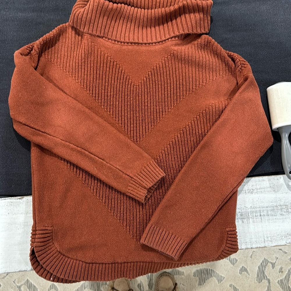 Banana republic size large turtleneck sweater rust color